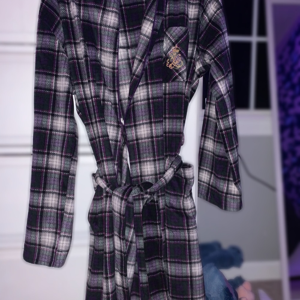 Never worn!!!